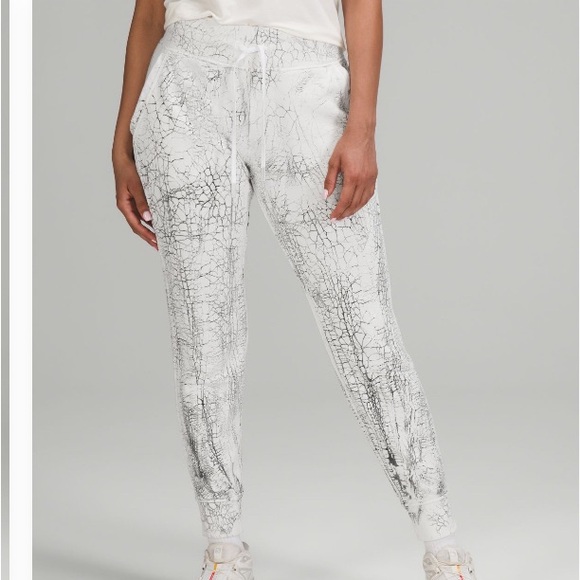 3 pair Lululemon Joggers - Picture 7 of 8